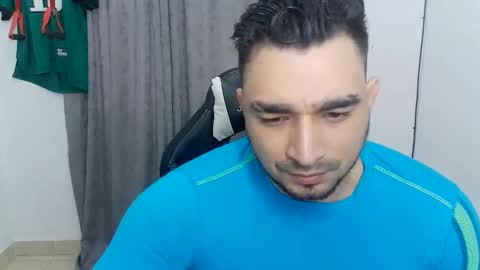Snapshot of andres180950734 chatting on June 8, 11:54 am andres180950734 online show from June 8, 11:54 am