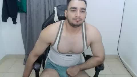 Snapshot of andres180950734 chatting on June 9, 12:06 pm andres180950734 online show from June 9, 12:06 pm