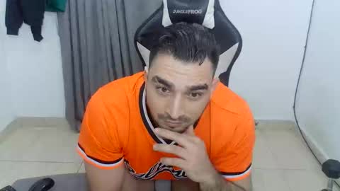 Snapshot of andres180950734 chatting on June 10, 12:11 am andres180950734 online show from June 10, 12:11 am
