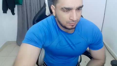 Snapshot of andres180950734 chatting on June 11, 11:19 am andres180950734 online show from June 11, 11:19 am