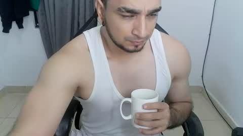 Snapshot of andres180950734 chatting on June 15, 11:01 am andres180950734 online show from June 15, 11:01 am