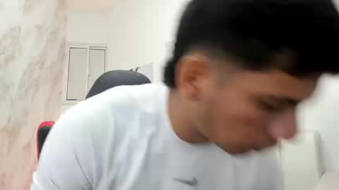 Snapshot of andres_stud chatting on September 17, 4:47 am andres_stud online show from September 17, 4:47 am