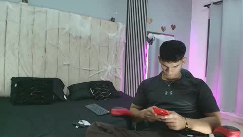 Snapshot of andres_stud chatting on October 12, 4:44 am andres_stud online show from October 12, 4:44 am