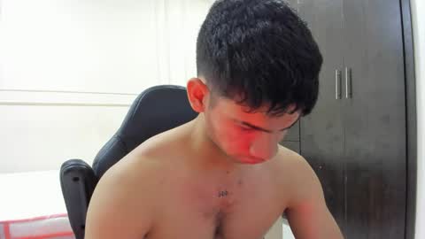 andres_stud online show from April 15, 5:58 am