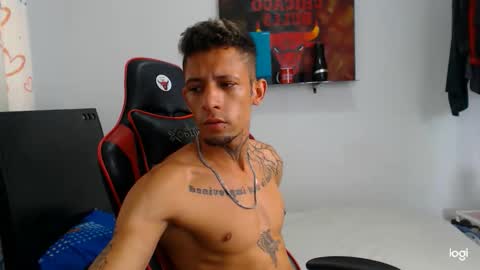 Snapshot of andres_white chatting on November 4, 5:56 pm Andres white online show from November 4, 5:56 pm