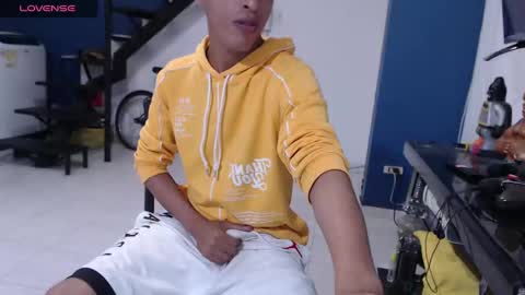 Snapshot of andressdean chatting on December 9, 11:13 pm Andres Dean online show from December 9, 11:13 pm