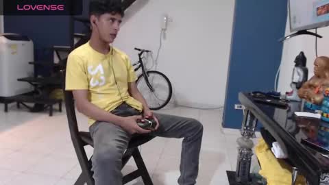 Snapshot of andressdean chatting on January 19, 1:43 am Andres Dean online show from January 19, 1:43 am