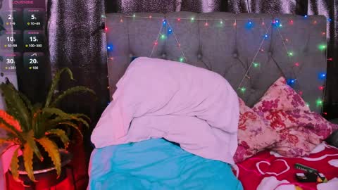 Snapshot of andresznaygarcia chatting on April 5, 6:05 pm Andrew online show from April 5, 6:05 pm