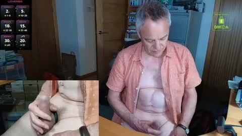 Snapshot of andrew_9999 chatting on June 5, 11:43 pm Andrew online show from June 5, 11:43 pm