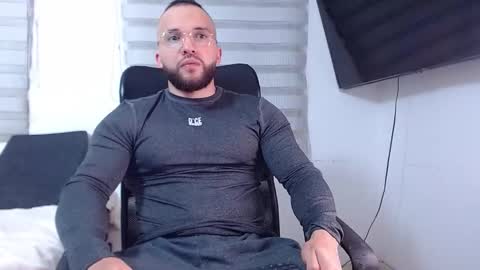 andrew_holden__ online show from January 14, 2:06 am