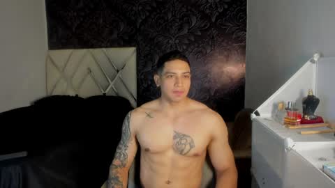 andrew_jhones online show from May 19, 4:52 am