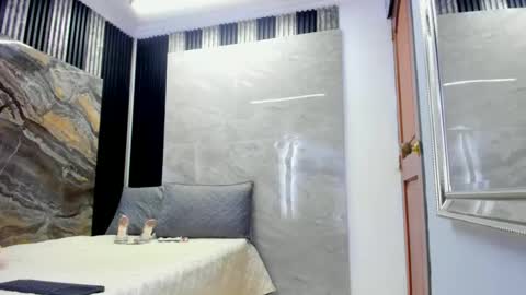 Andrew Taylor0 online show from February 21, 9:05 pm