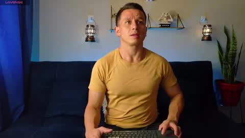 Snapshot of andrewfalcon_ chatting on May 15, 4:25 pm andrewfalcon_ online show from May 15, 4:25 pm