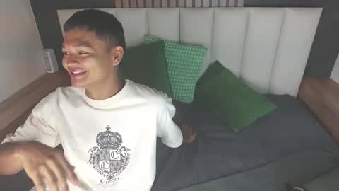 Snapshot of andrewkenoxx_ chatting on February 5, 8:02 pm ANDREW KENNOXX online show from February 5, 8:02 pm