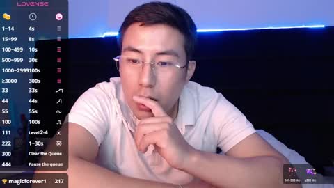 Snapshot of andrewmhilton_ chatting on December 26, 2:55 am andrewmhilton_ online show from December 26, 2:55 am