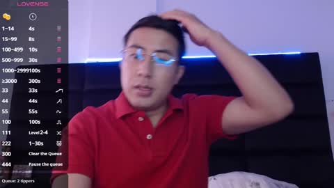 Snapshot of andrewmhilton_ chatting on January 1, 4:18 pm andrewmhilton_ online show from January 1, 4:18 pm