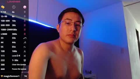 Snapshot of andrewmhilton_ chatting on January 7, 12:45 am andrewmhilton_ online show from January 7, 12:45 am
