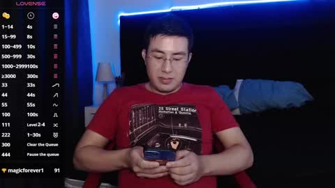 Snapshot of andrewmhilton_ chatting on February 5, 1:04 am andrewmhilton_ online show from February 5, 1:04 am