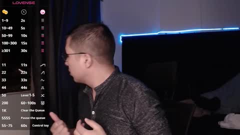 Snapshot of andrewmhilton_ chatting on October 13, 11:27 pm andrewmhilton_ online show from October 13, 11:27 pm