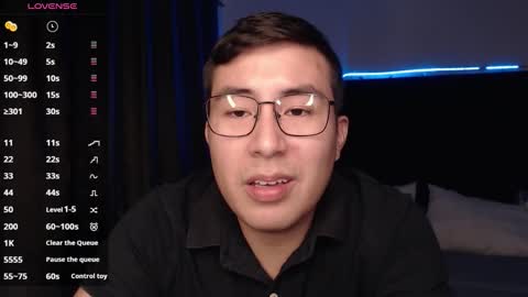 Snapshot of andrewmhilton_ chatting on October 21, 6:36 am andrewmhilton_ online show from October 21, 6:36 am
