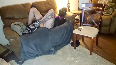 Snapshot of andrewo4277 chatting on December 12, 2:48 am andrewo4277 online show from December 12, 2:48 am