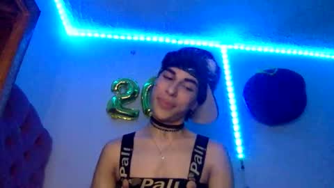 andryt31135 online show from May 25, 1:33 am