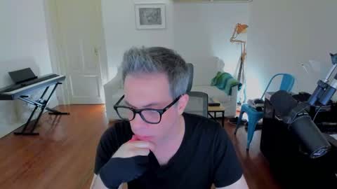 Snapshot of andy0pandi chatting on December 5, 5:06 pm Andrew online show from December 5, 5:06 pm