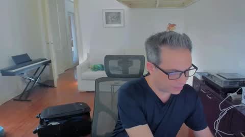 Snapshot of andy0pandi chatting on February 7, 4:35 pm Andrew online show from February 7, 4:35 pm