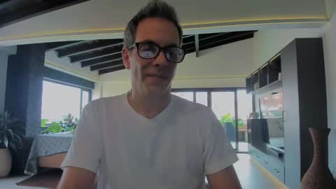 Snapshot of andy0pandi chatting on February 18, 7:52 pm Andrew online show from February 18, 7:52 pm