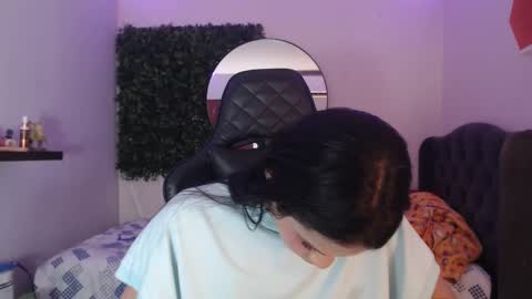 Snapshot of andy_bell_x chatting on February 6, 3:27 am ANDY online show from February 6, 3:27 am