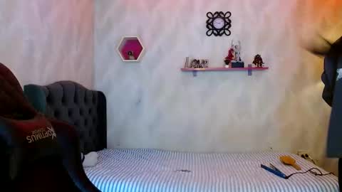 Snapshot of andy_bell_x chatting on October 26, 2:39 am ANDY online show from October 26, 2:39 am