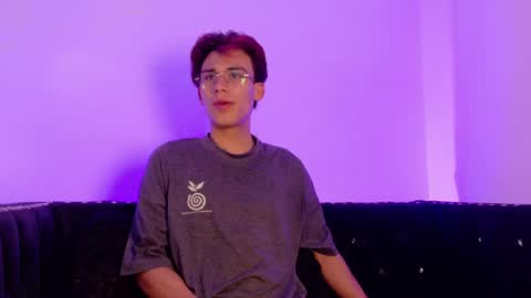 andy_dluxe online show from May 15, 11:39 am