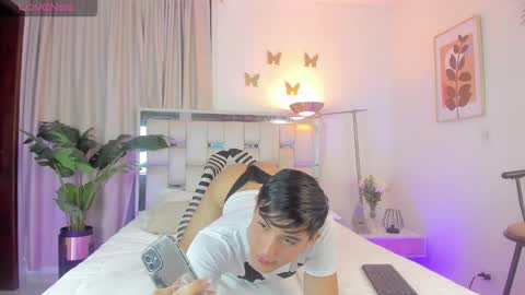 Snapshot of andy_millerr chatting on December 5, 3:59 am andy miller online show from December 5, 3:59 am