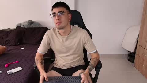 Andres online show from February 21, 4:59 pm