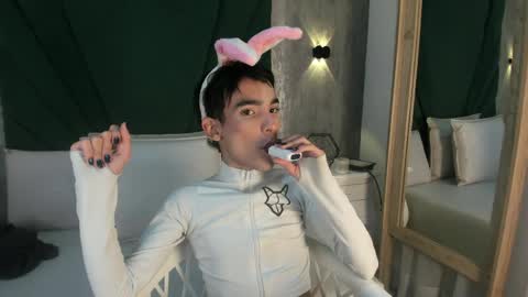 Snapshot of andy_vergara1 chatting on May 19, 12:00 pm A N D Y online show from May 19, 12:00 pm