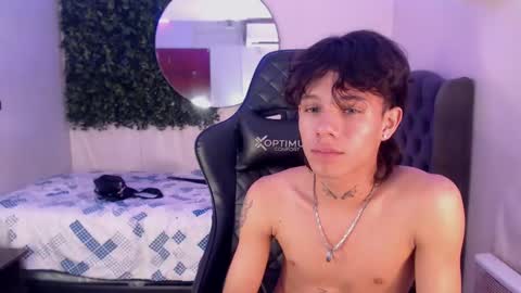 Snapshot of andyanddant chatting on March 10, 4:25 pm andyanddant online show from March 10, 4:25 pm