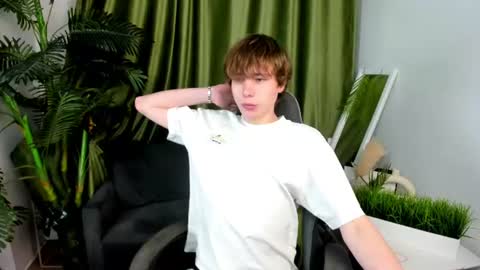 Snapshot of andyjey_ chatting on June 24, 8:30 pm Mandy and Andy online show from June 24, 8:30 pm