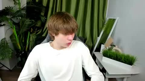 Snapshot of andyjey_ chatting on July 5, 6:59 pm Mandy and Andy online show from July 5, 6:59 pm