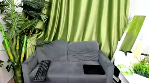 Snapshot of andyjey_ chatting on July 8, 8:35 pm Mandy and Andy online show from July 8, 8:35 pm