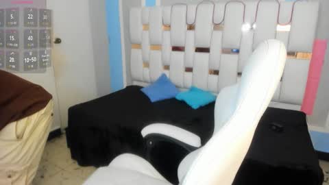 Snapshot of andykings_1 chatting on January 9, 4:04 am Andy Kings online show from January 9, 4:04 am