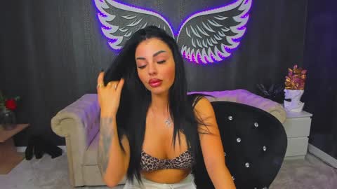 Snapshot of anemariejolie chatting on December 21, 5:18 pm Anne online show from December 21, 5:18 pm