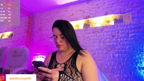 Snapshot of anette_cooper chatting on February 8, 4:03 am anette_cooper online show from February 8, 4:03 am