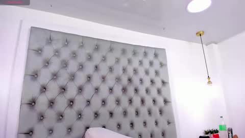 Snapshot of anette_cooper chatting on September 13, 4:01 am anette_cooper online show from September 13, 4:01 am