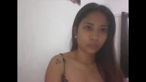 Snapshot of ange011 chatting on April 13, 1:33 am ange011 online show from April 13, 1:33 am
