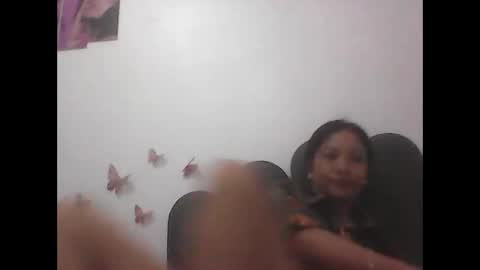 Snapshot of ange011 chatting on April 16, 4:02 am ange011 online show from April 16, 4:02 am