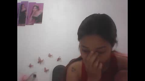 Snapshot of ange011 chatting on April 18, 5:44 am ange011 online show from April 18, 5:44 am