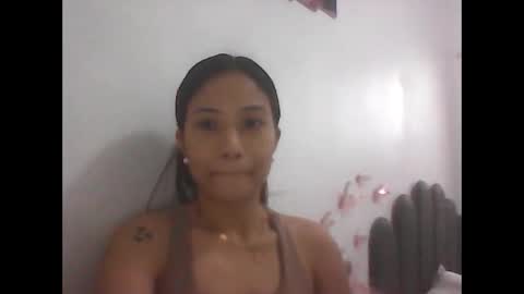 Snapshot of ange011 chatting on April 25, 8:17 am ange011 online show from April 25, 8:17 am