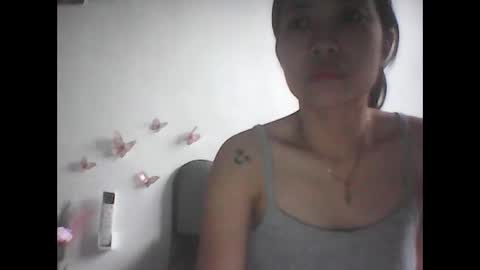 Snapshot of ange011 chatting on May 19, 6:09 am ange011 online show from May 19, 6:09 am