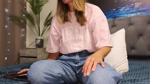 Snapshot of ange1ok chatting on March 22, 12:08 pm ange1ok online show from March 22, 12:08 pm