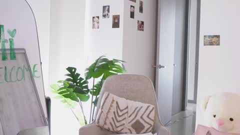 Snapshot of angeeel_ chatting on March 25, 2:45 pm Angel online show from March 25, 2:45 pm